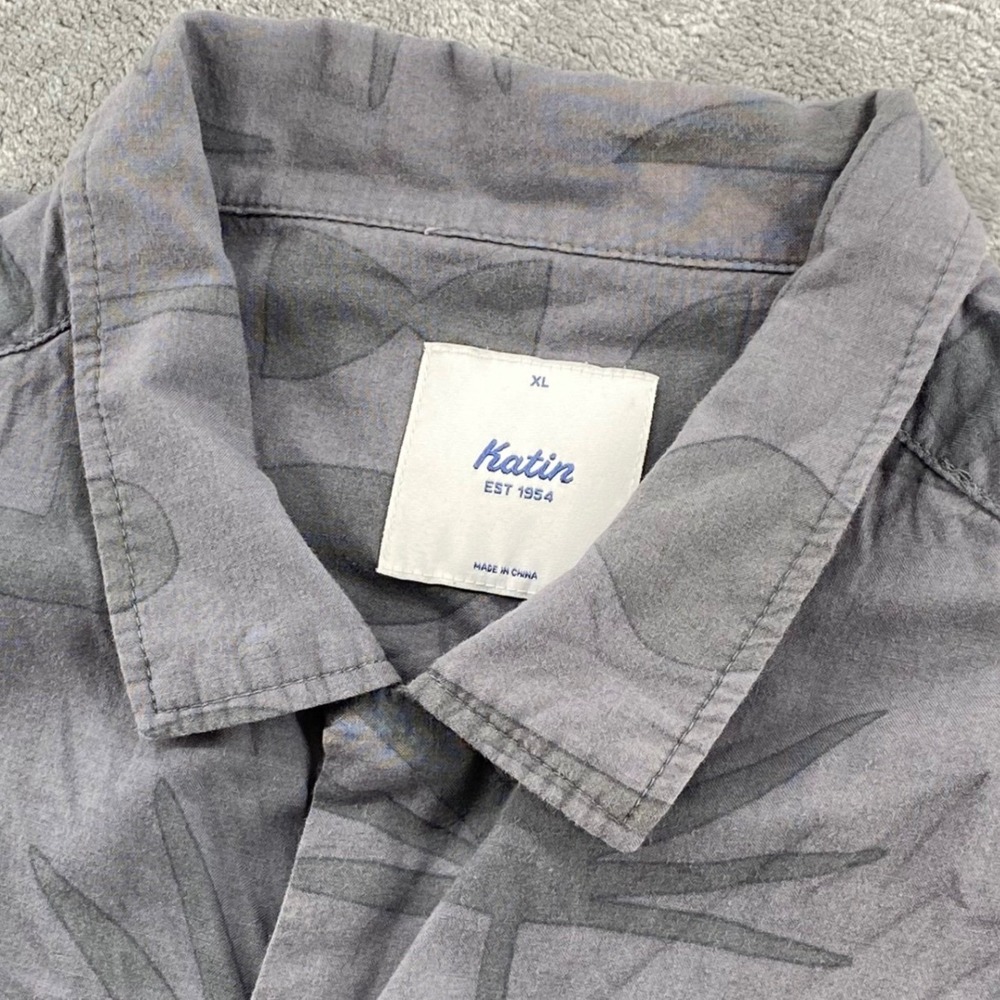 Katin Mens XL Short Sleeve Button Down Shirt Grey Abstract Palm Pottery Graphic
